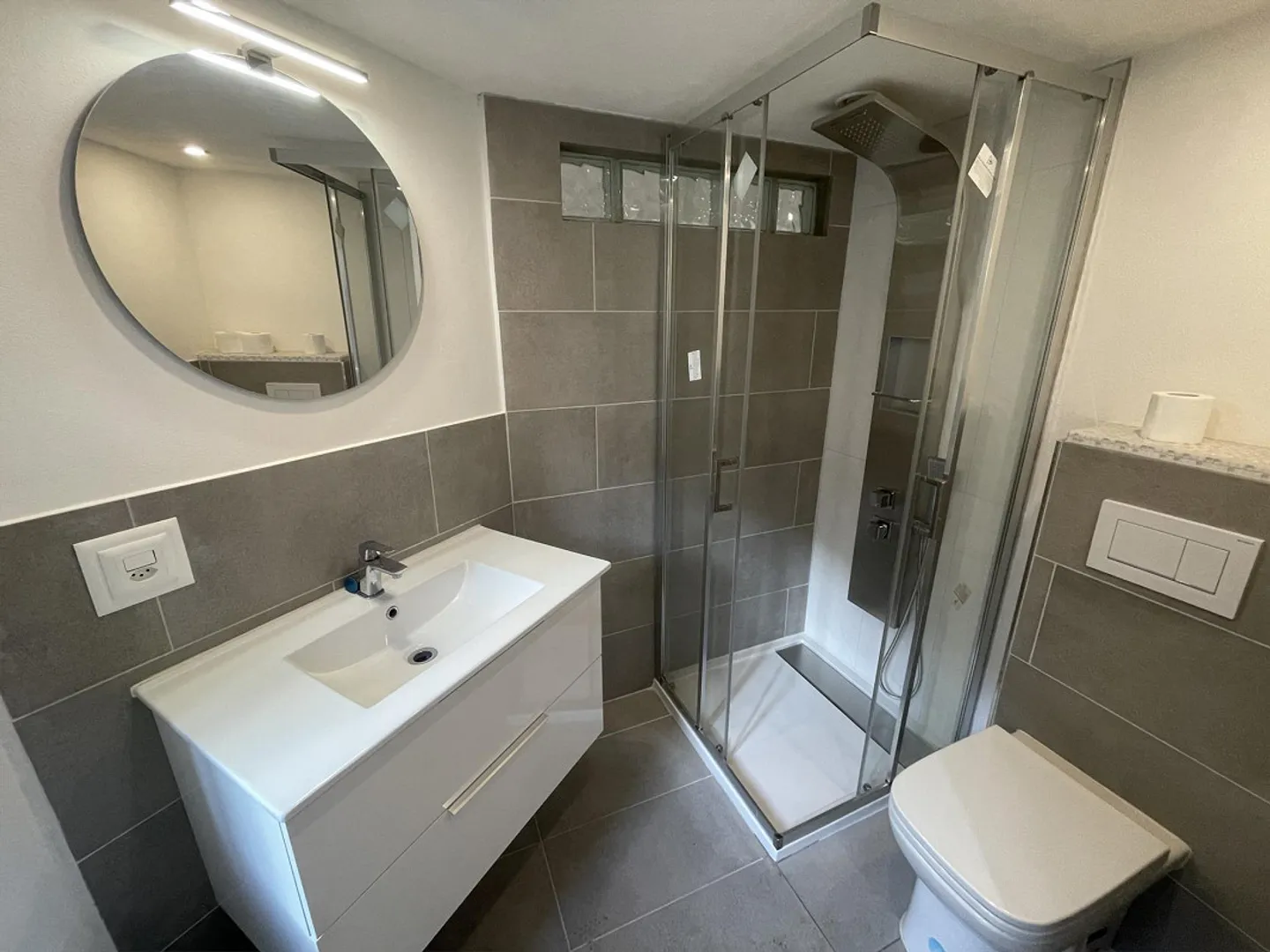 SPLENDID LITTLE HOUSE IN NUCLEO 3.5 COMPLETELY RENOVATED - Photo 4 of 13