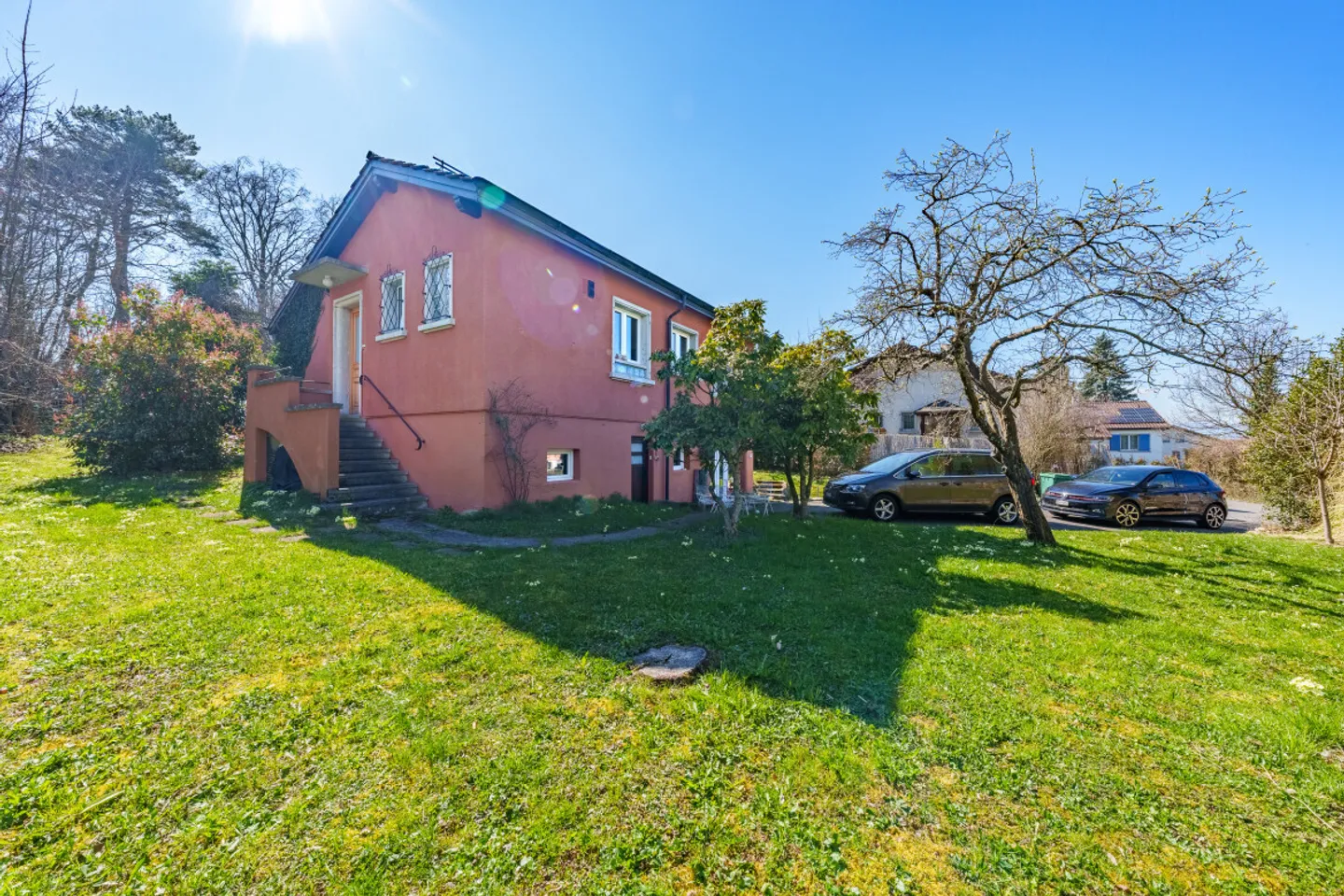 EXCLUSIVE - Elegant renovated villa in a peaceful living environment - Photo 4 of 13