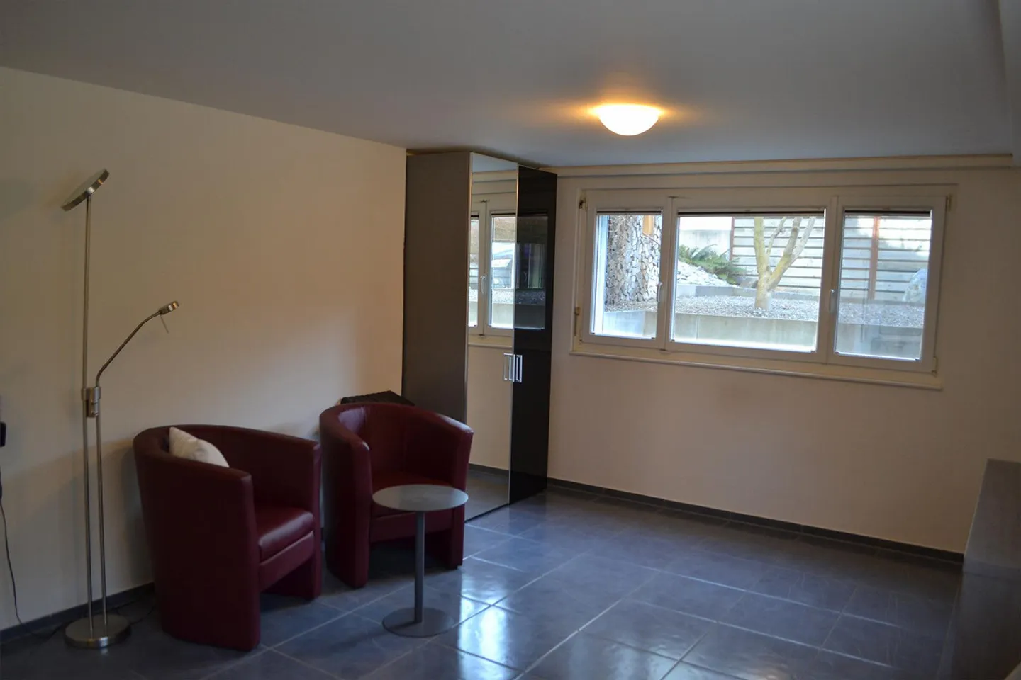 Studio ristrutturato con terrazza – per single, pendolari o pensionati - Foto 3 di 10