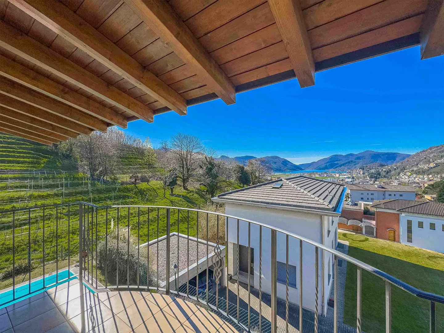 Casa familiare con giardino e piscina - Foto 7 di 10