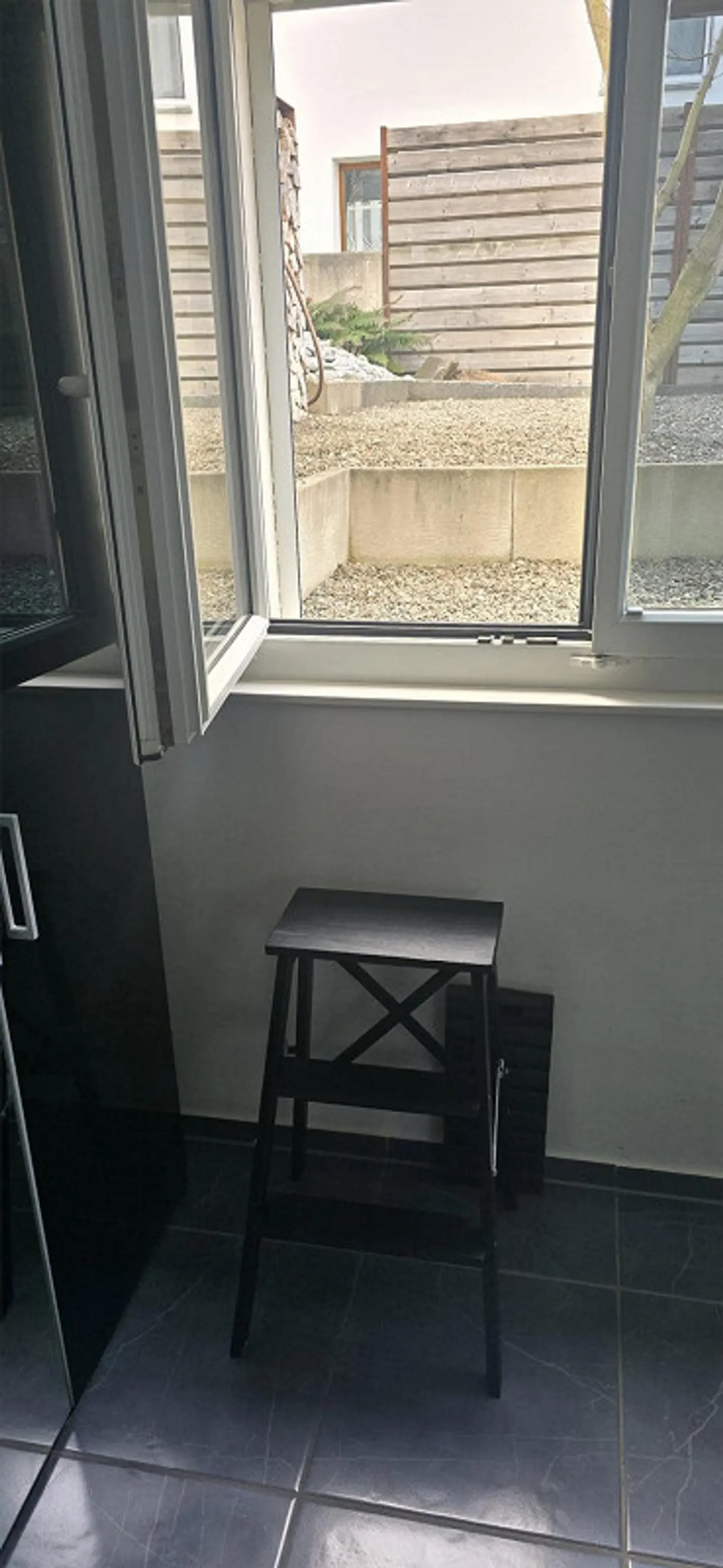 Studio ristrutturato con terrazza – per single, pendolari o pensionati - Foto 7 di 10