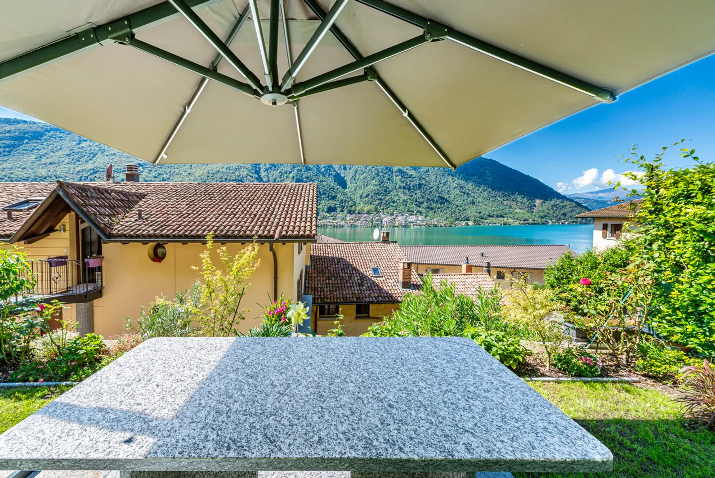 Attico affascinante con vista sul lago - Seconda casa al Lago di Lugano - Foto 1 di 14