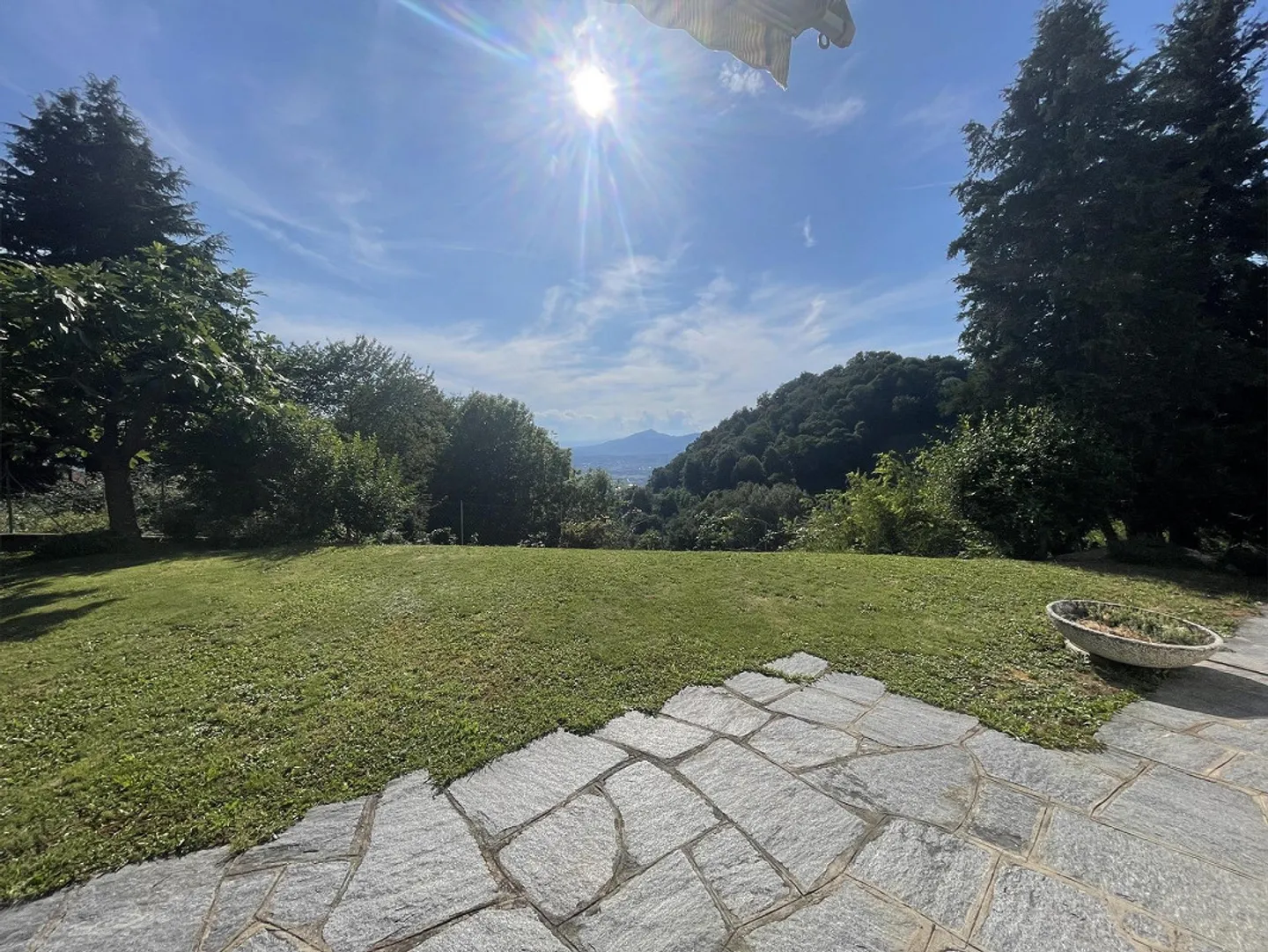 SCHÖNES PANORAMISCHES HAUS 5.5 MIT DOPPELPARKPLATZ - Foto 4 von 13