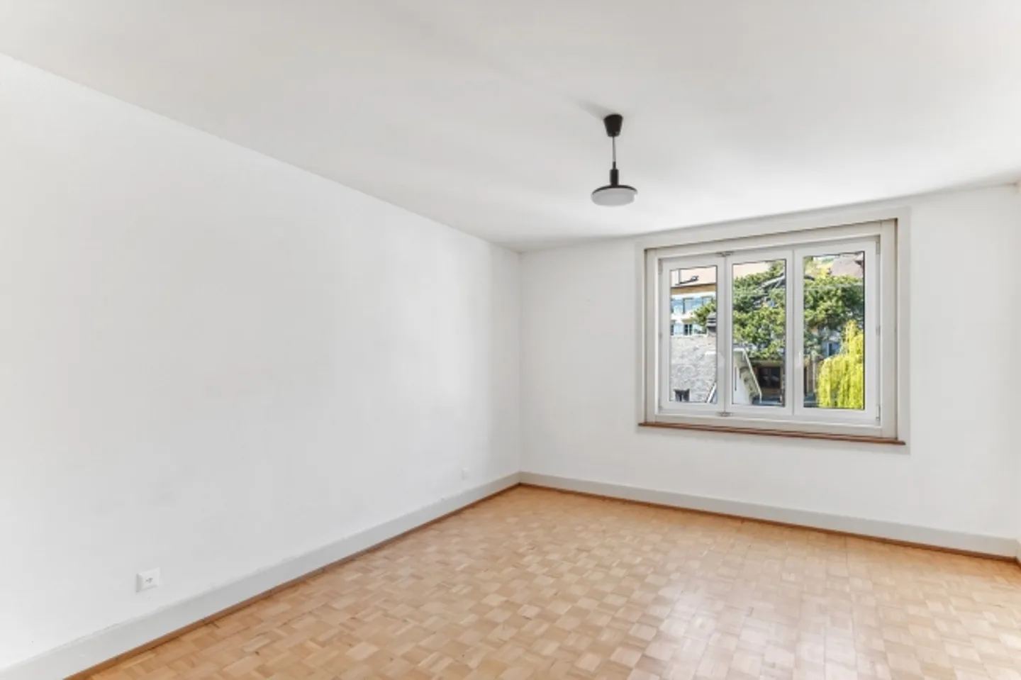 Bright Apartment with Balcony - NO DEPOSIT! - Photo 7 of 8