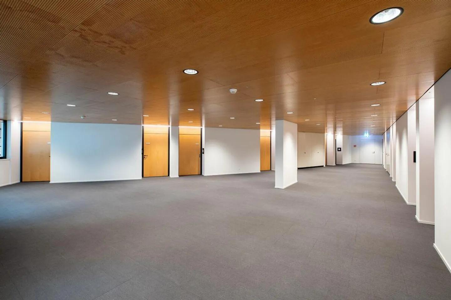 Büros verschiedener Größe, teilbar, in funktionaler und prestigeträchtiger Lage - Foto 9 von 18