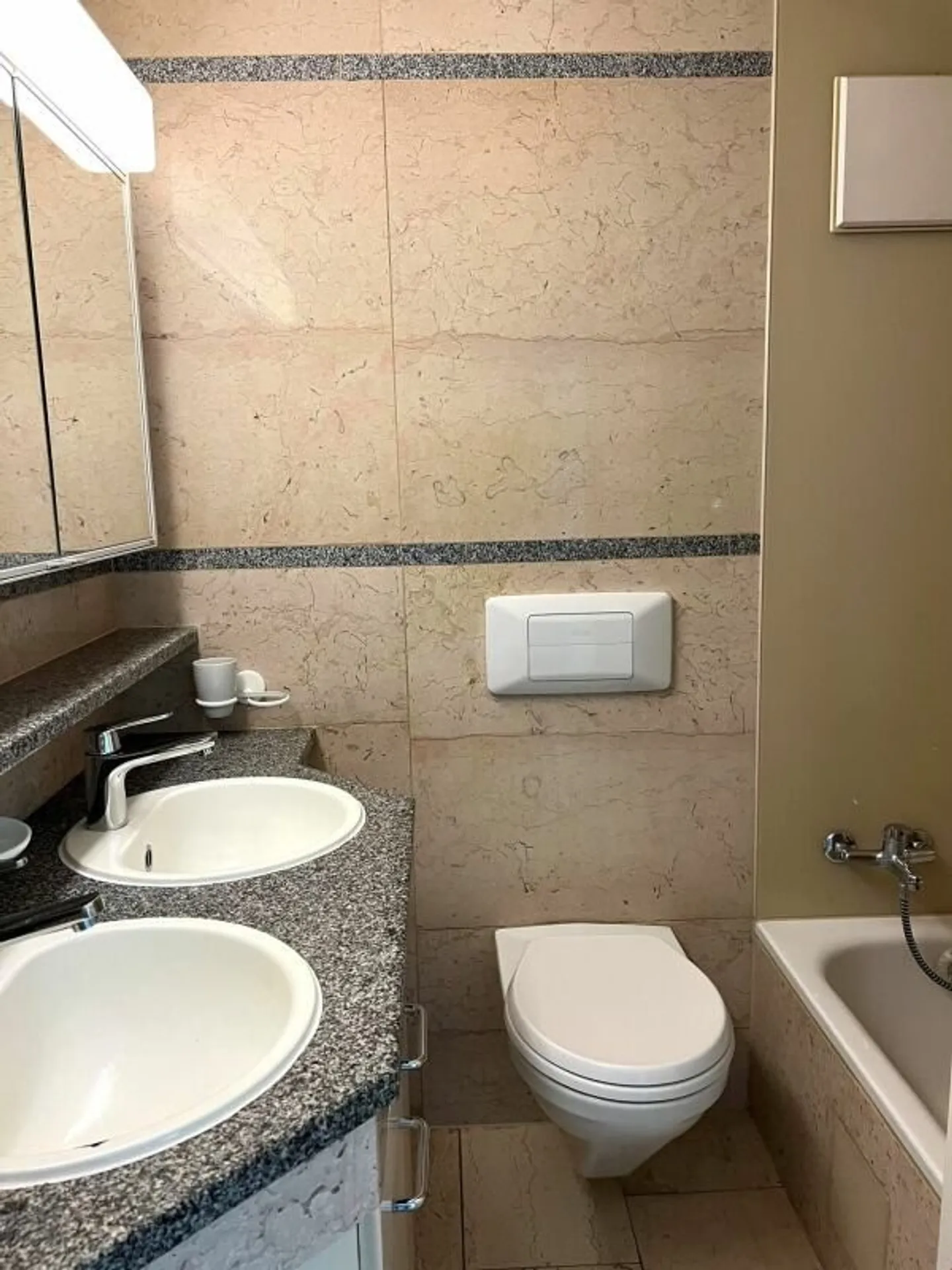 Living like in a single-family house with garden seating area - Photo 3 of 9