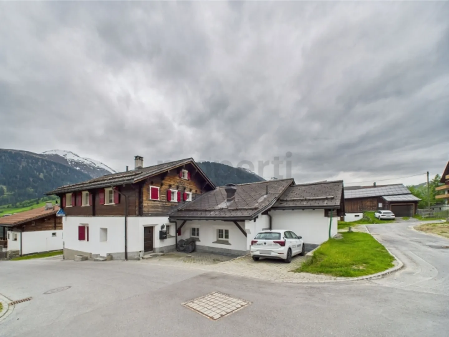 Charming 5.5-room attic apartment in a central location in Sedrun - Photo 9 of 13