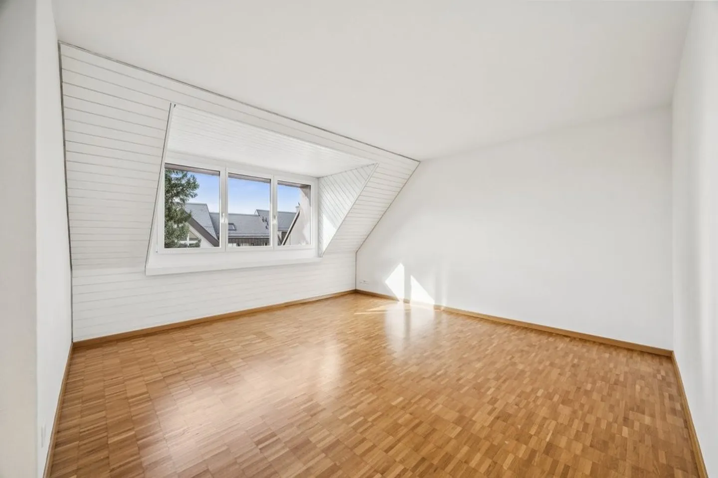 Modern Living on Two Levels. - Photo 4 of 11