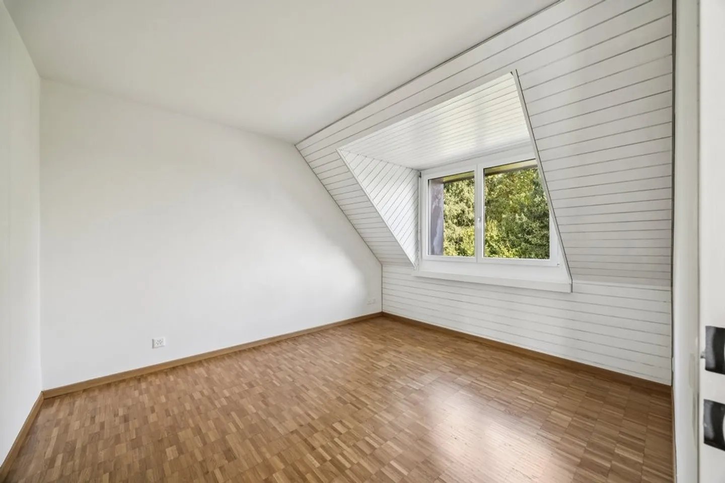 Modern Living on Two Levels. - Photo 6 of 11