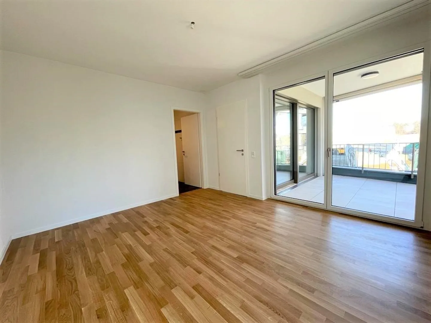 Schönes 4.5-Zimmer-Apartment im Erdgeschoss - Foto 3 von 6