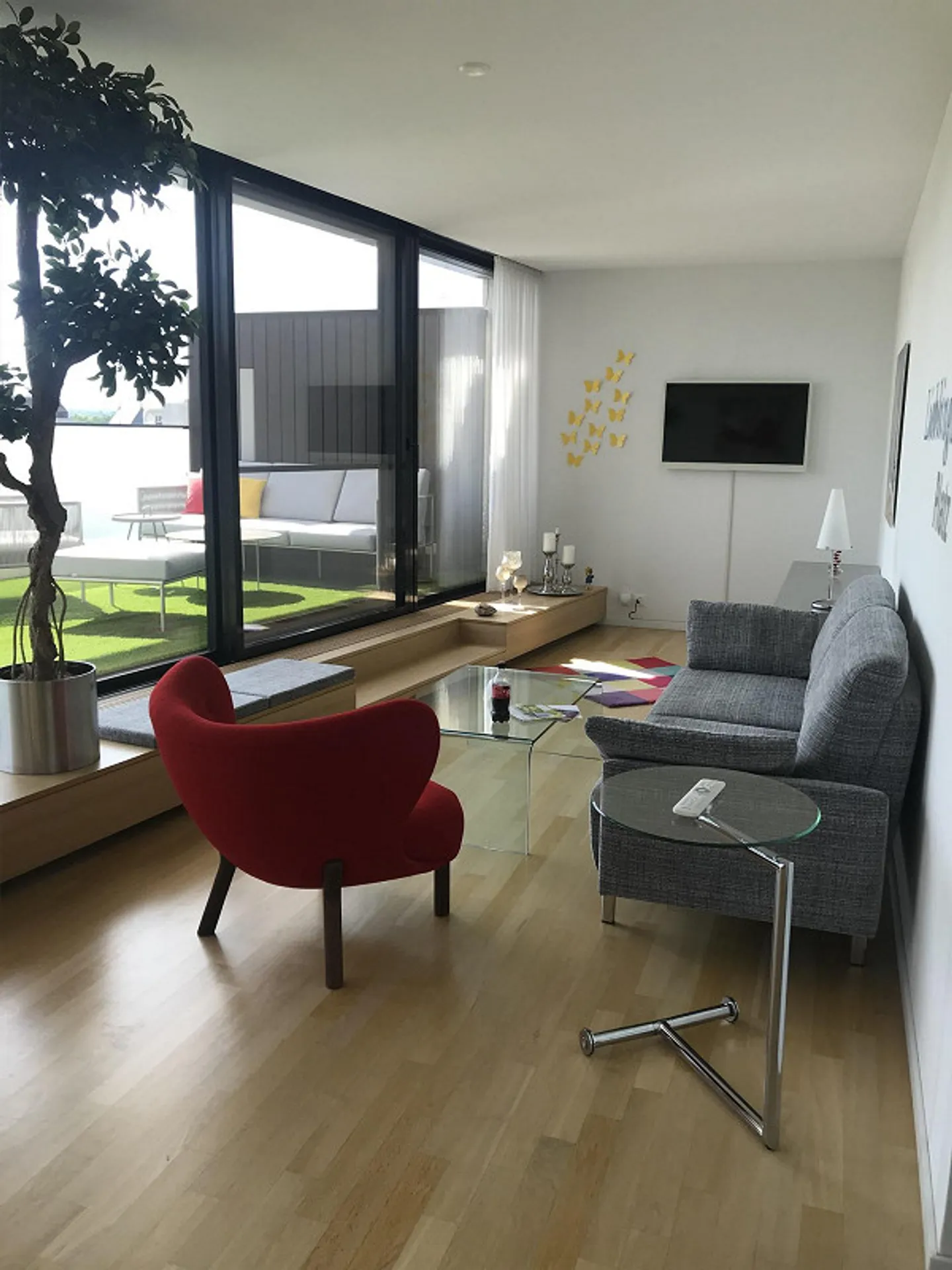 Furnished 2-room apartment with roof terrace in the ANFOS house - Photo 3 of 12