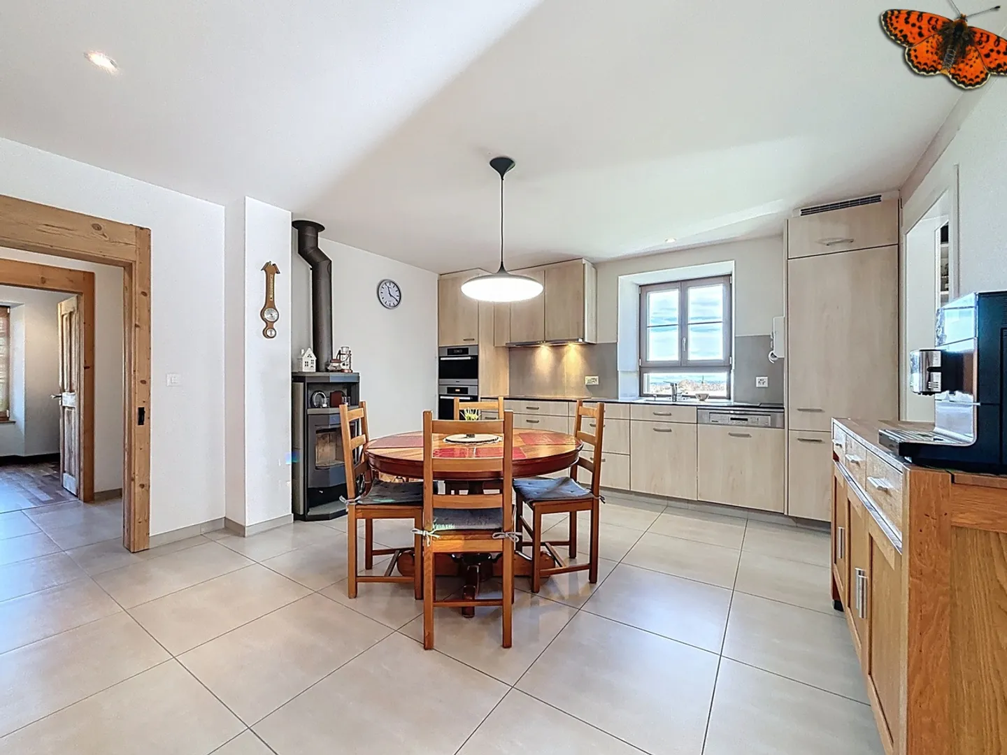 Superb 4.5-room apartment in a renovated farmhouse in Villarsiviriaux - Photo 3 of 14