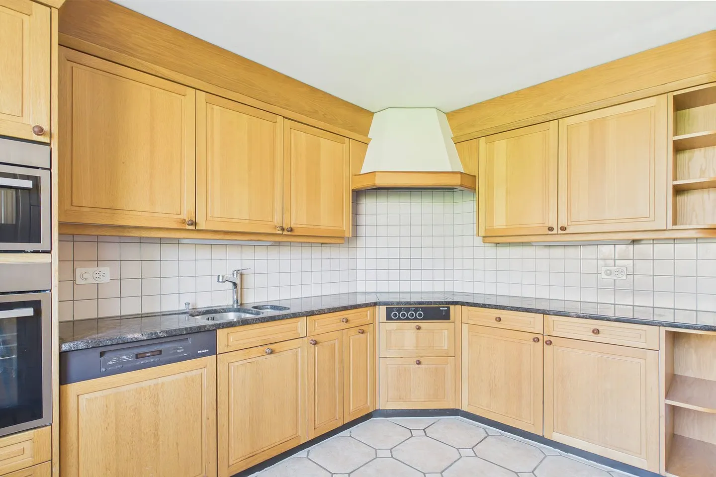 Wohnen in der Nähe des Bielersees – 5-Zimmer-Reihenhaus mit Potenzial - Foto 4 di 12