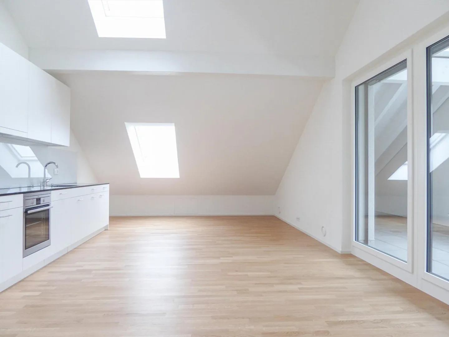 Charming and spacious attic apartment! - Photo 2 of 8