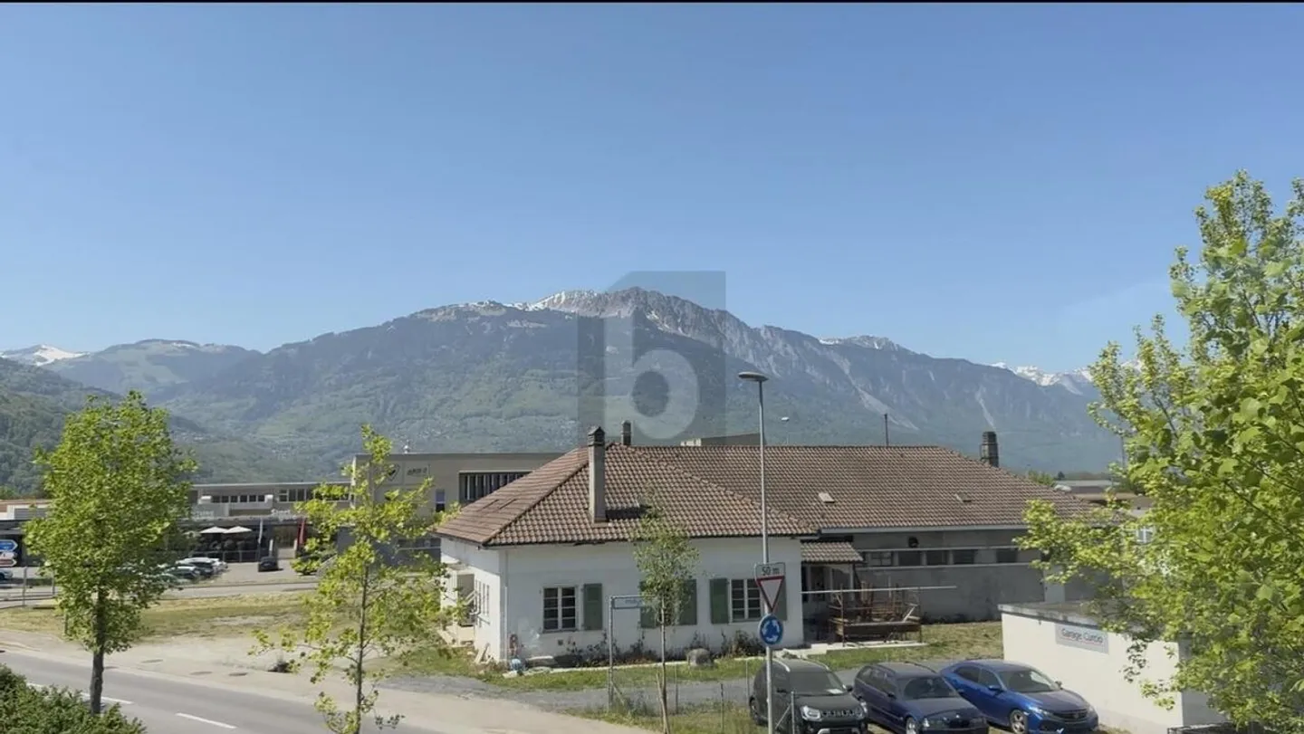 SPACIEUX, FONCTIONNEL ET LUMINEUX - Foto 2 von 6