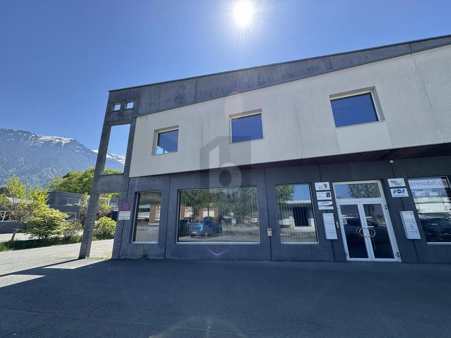 SPACIEUX, FONCTIONNEL ET LUMINEUX - Foto 1 von 6