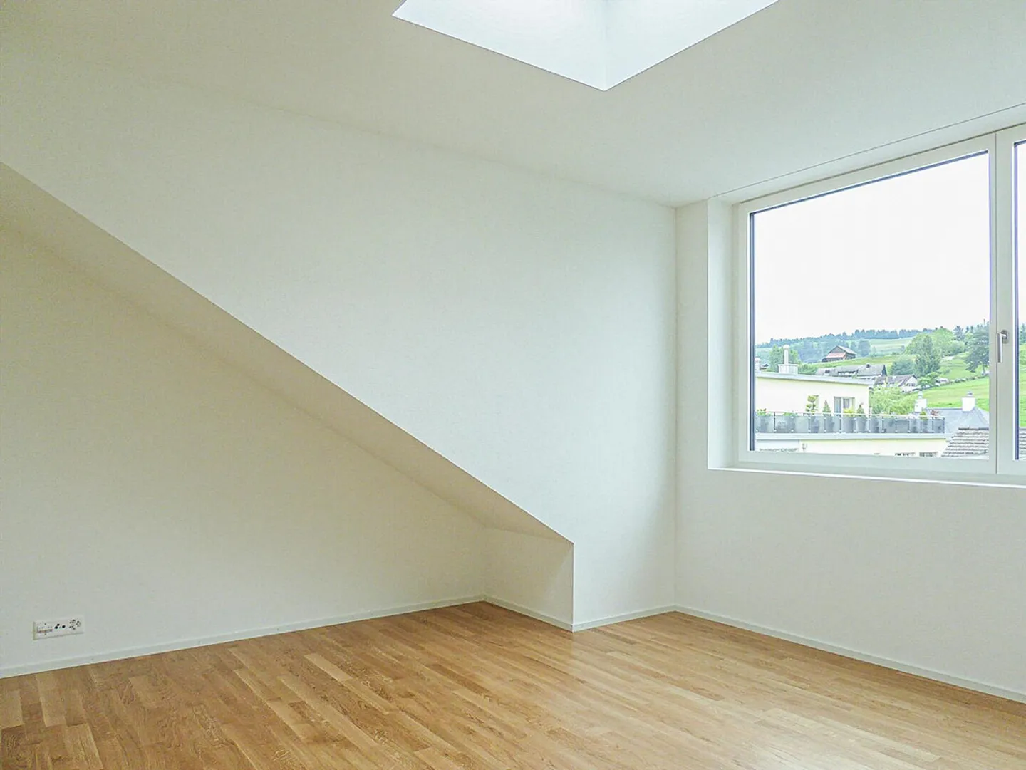 Charming and spacious attic apartment! - Photo 4 of 8