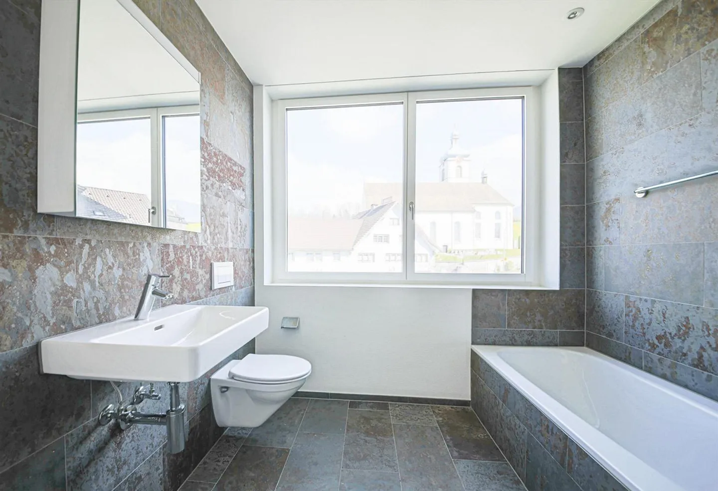 Charming and spacious attic apartment! - Photo 5 of 8