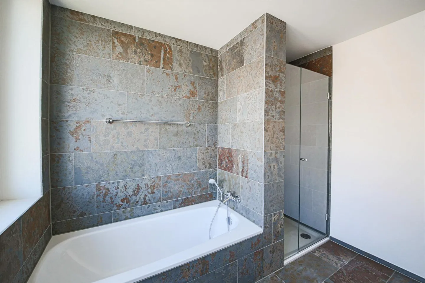 Charming and spacious attic apartment! - Photo 6 of 8