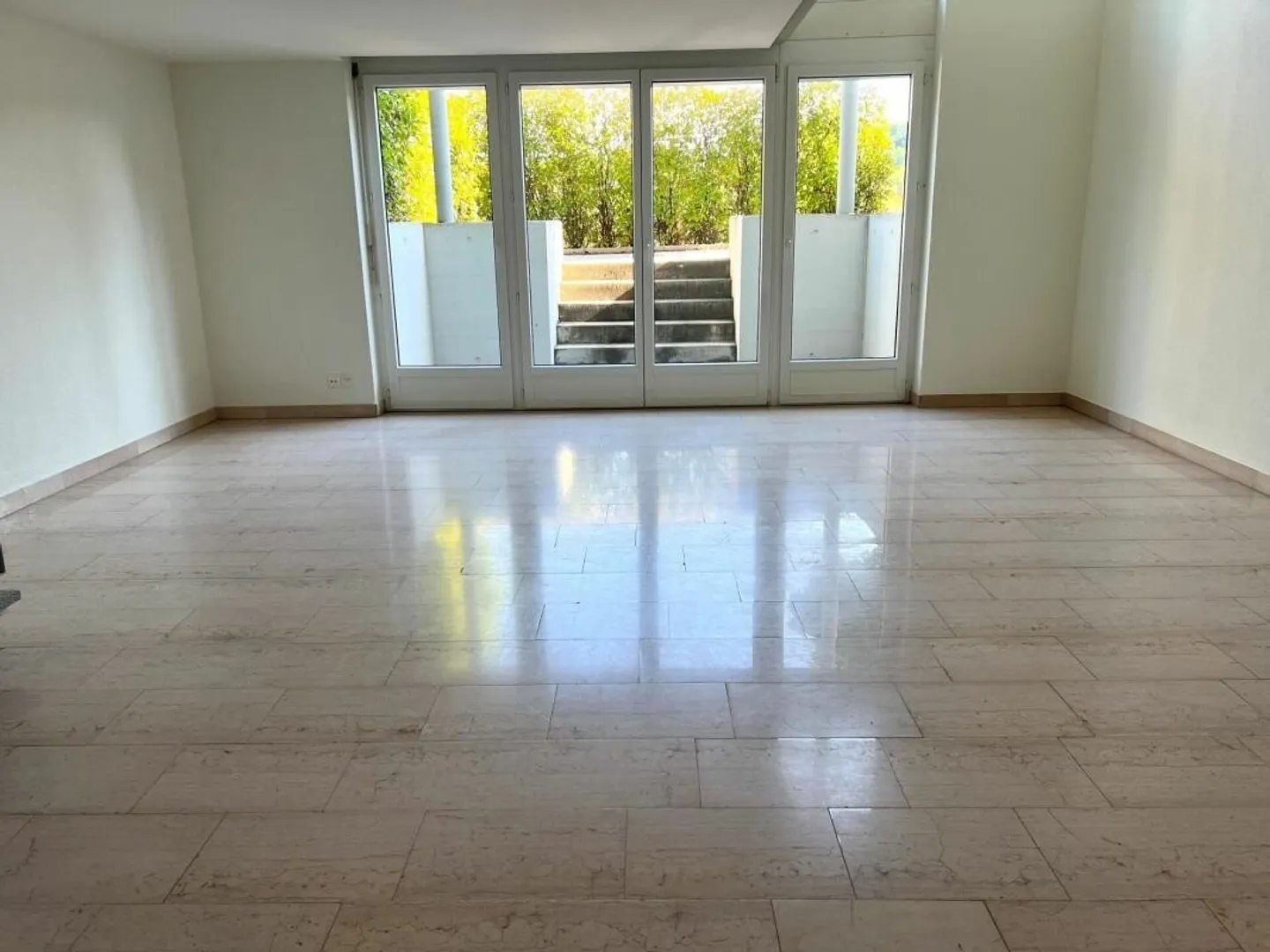 Living like in a single-family house with garden seating area - Photo 7 of 9