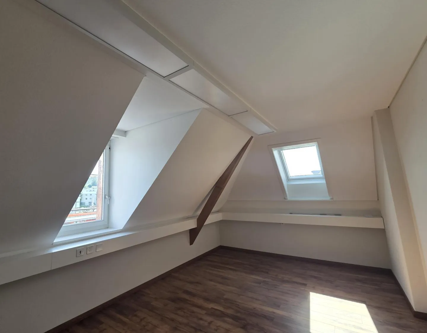 Unique Office Opportunity at SBB Station Solothurn - Photo 2 of 10