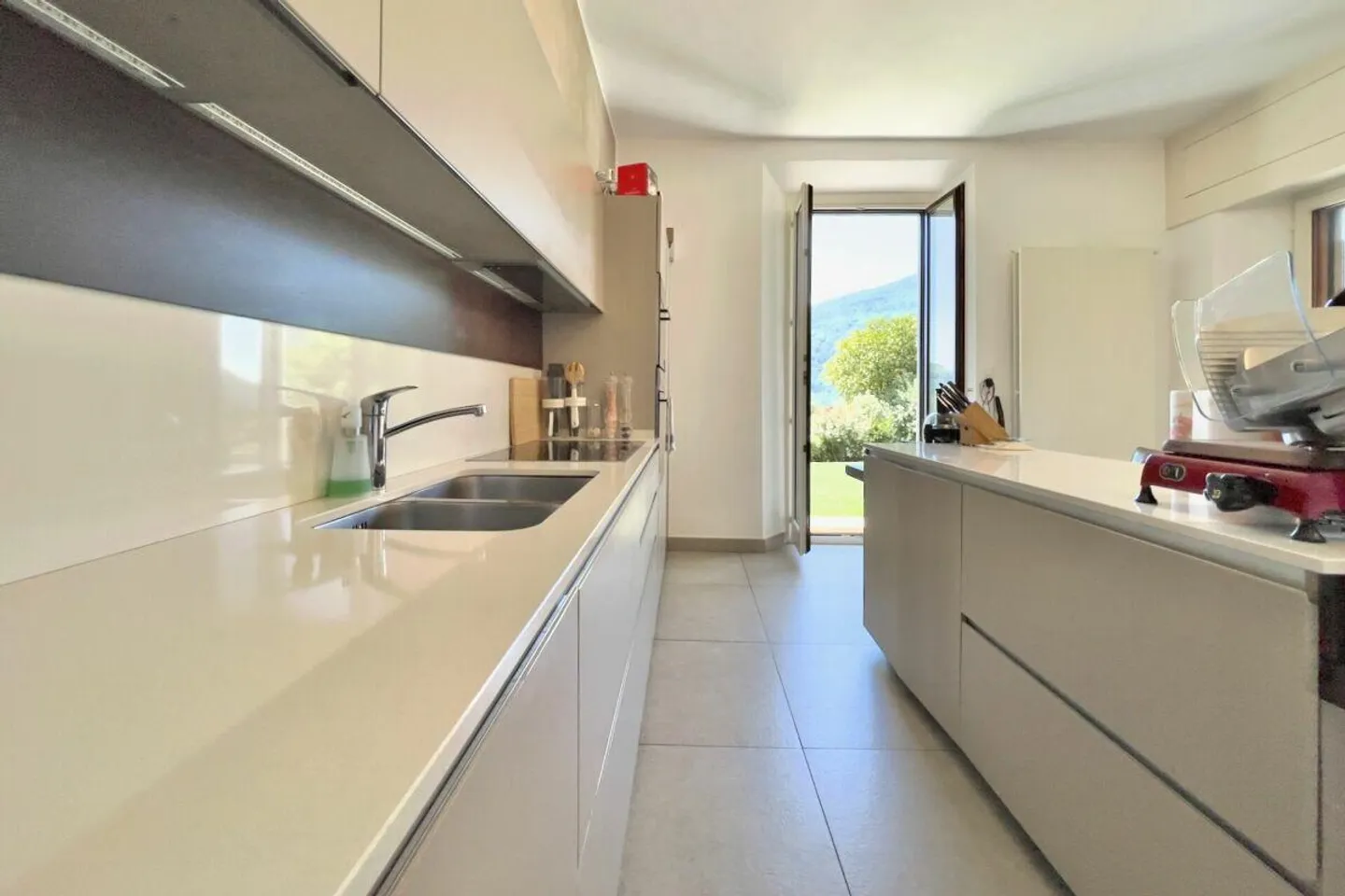 Villa Incantevole con Vista Lago - Foto 5 di 11