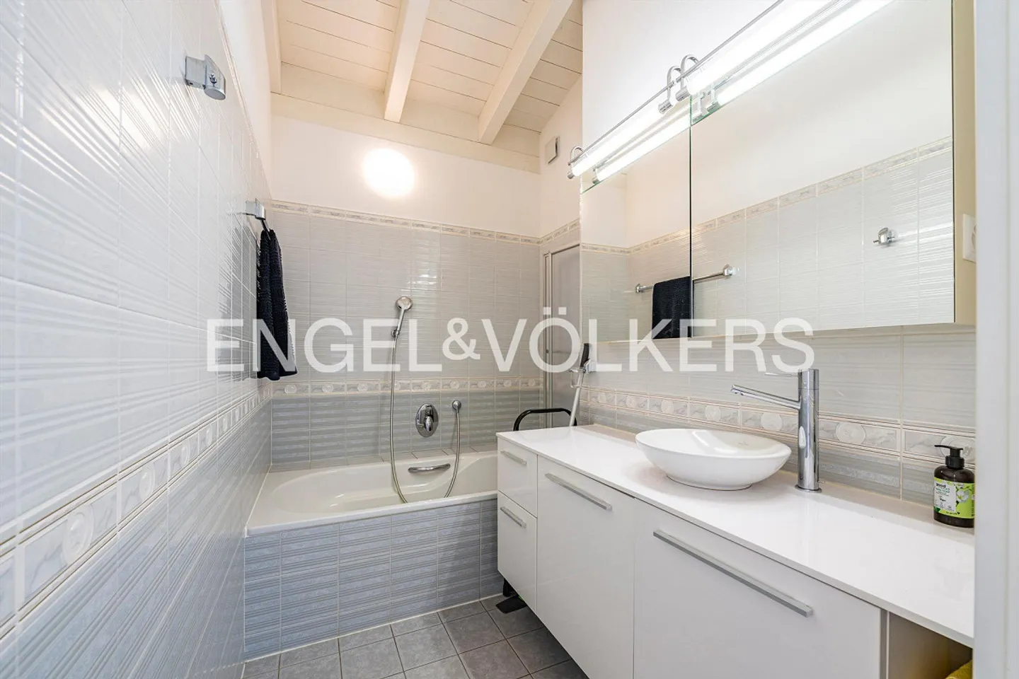 House with panoramic view (66) - Photo 8 of 11