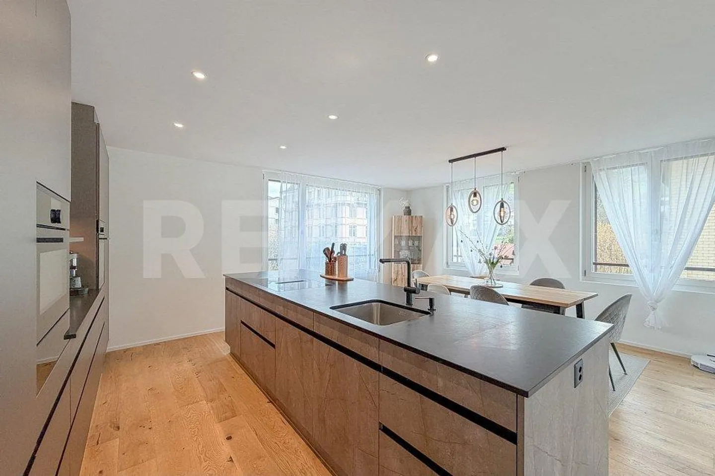 Luxuriöse 5½-Zimmer-Wohnung - Foto 2 von 13