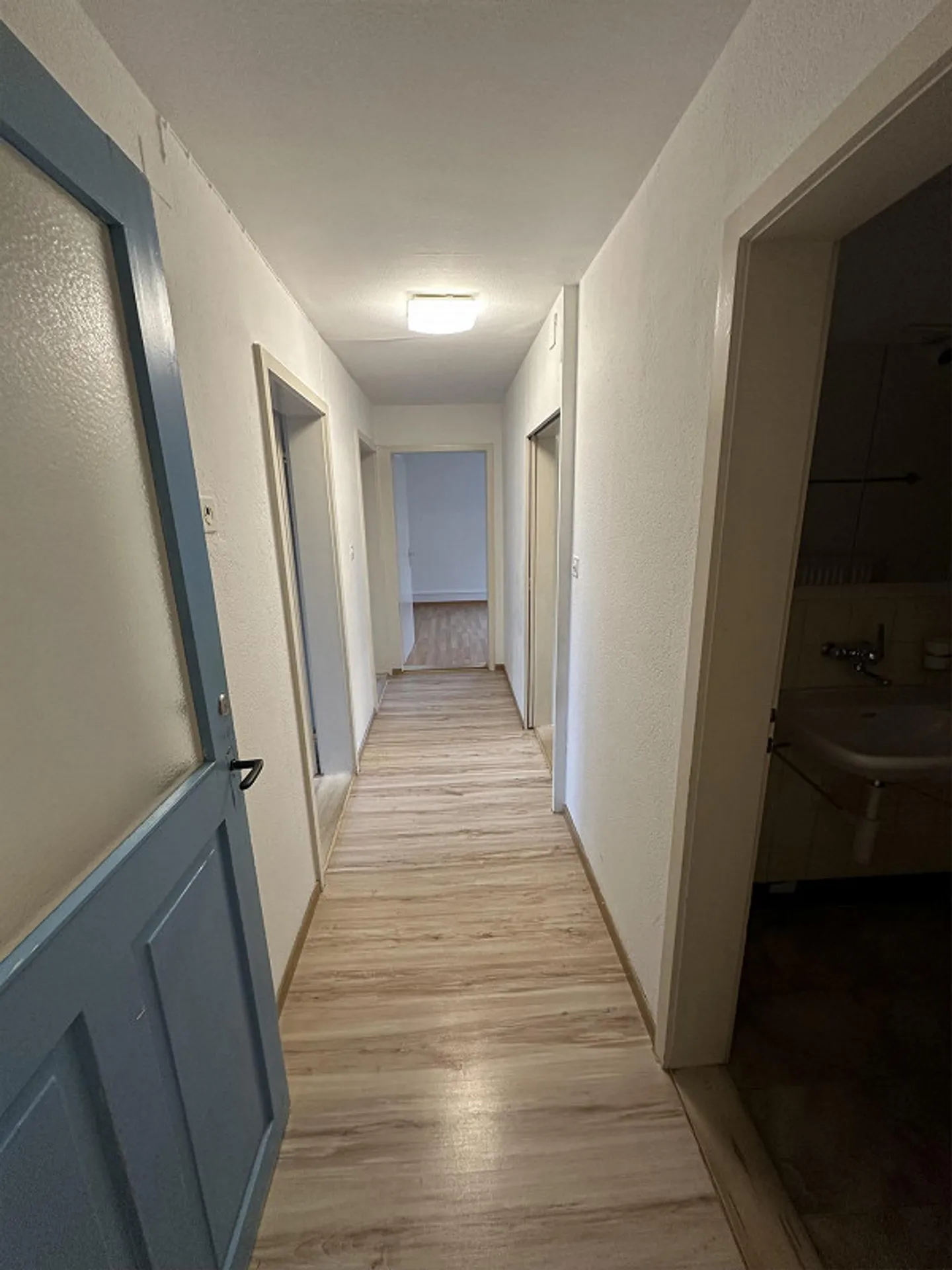 Contratto di affitto temporaneo per un appartamento di 4 stanze in una posizione tranquilla - Foto 5 di 7