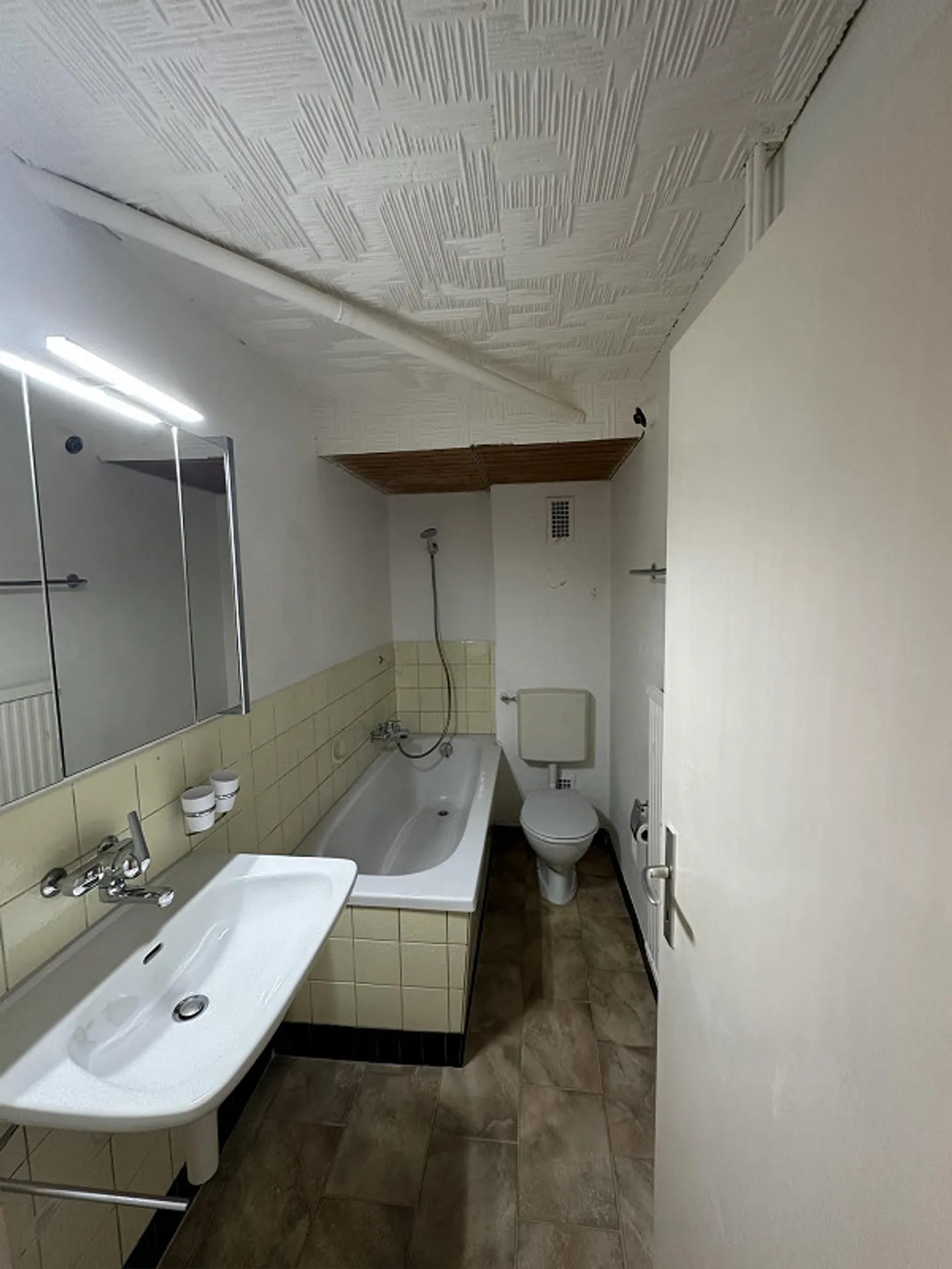 Contratto di affitto temporaneo per un appartamento di 4 stanze in una posizione tranquilla - Foto 7 di 7