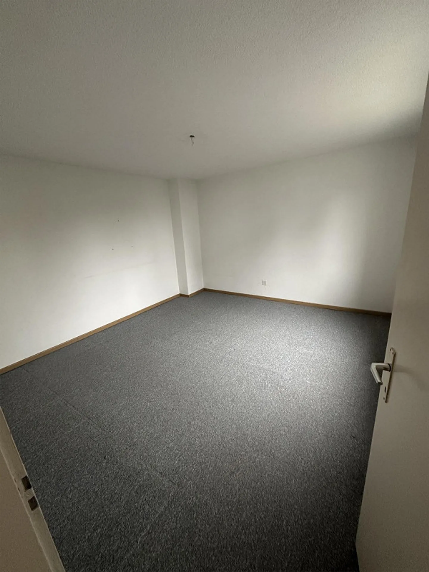 Contratto di affitto temporaneo per un appartamento di 4 stanze in una posizione tranquilla - Foto 2 di 7