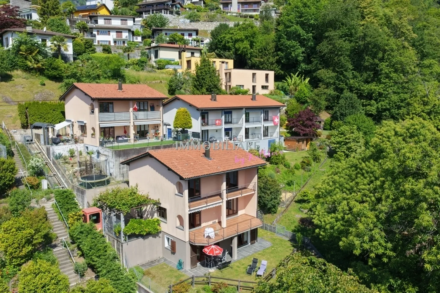Idyllic at the edge of the forest with morning sun House with guest apartment and panoramic view - Photo 1 of 13