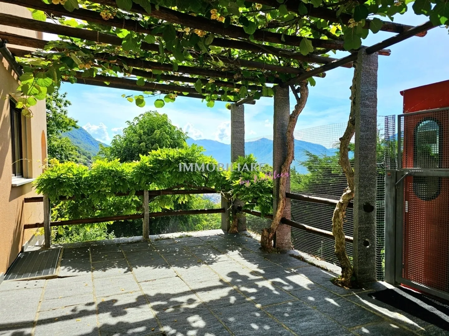 Idyllic at the edge of the forest with morning sun House with guest apartment and panoramic view - Photo 2 of 13