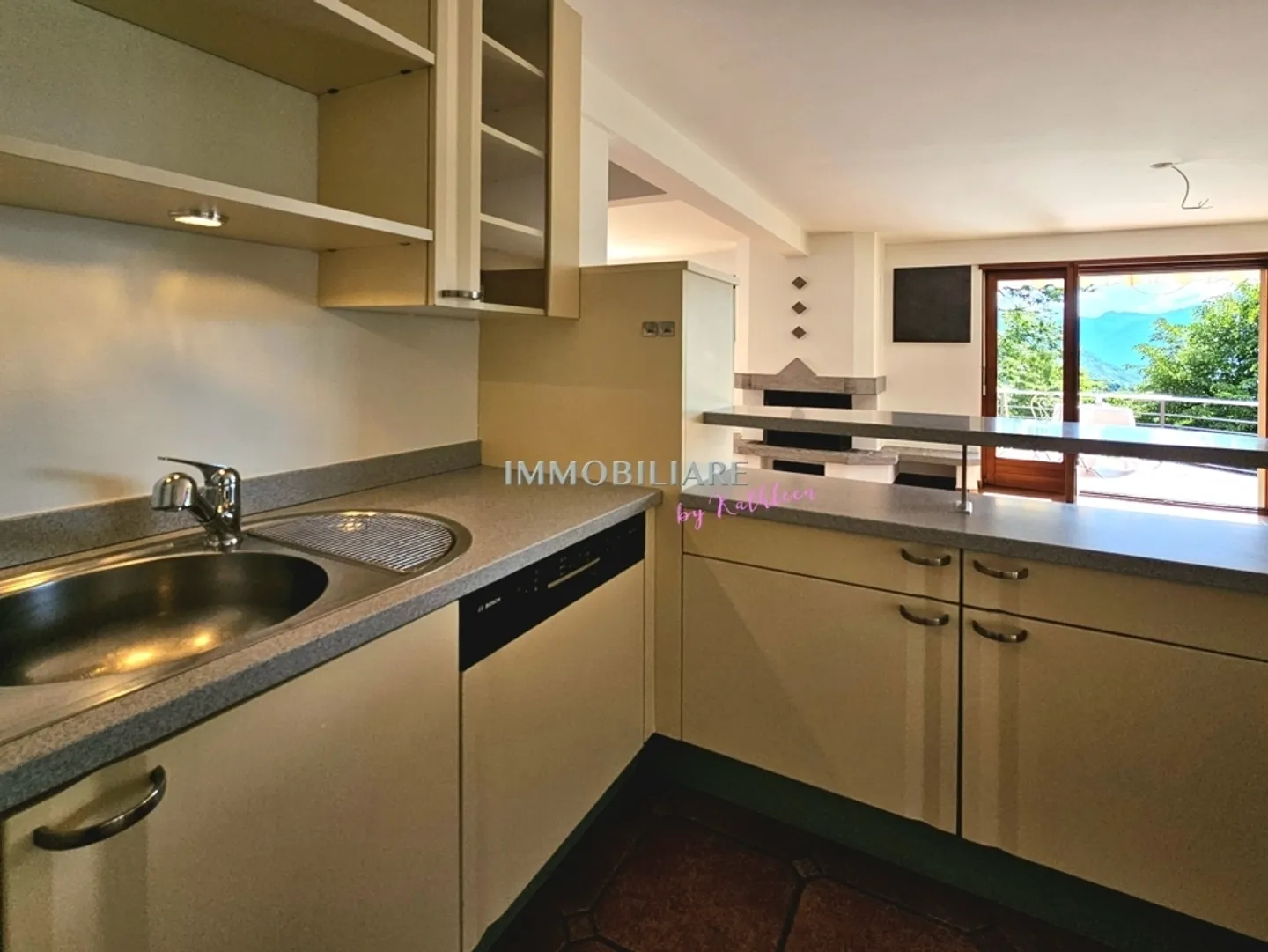 Idyllic at the edge of the forest with morning sun House with guest apartment and panoramic view - Photo 4 of 13