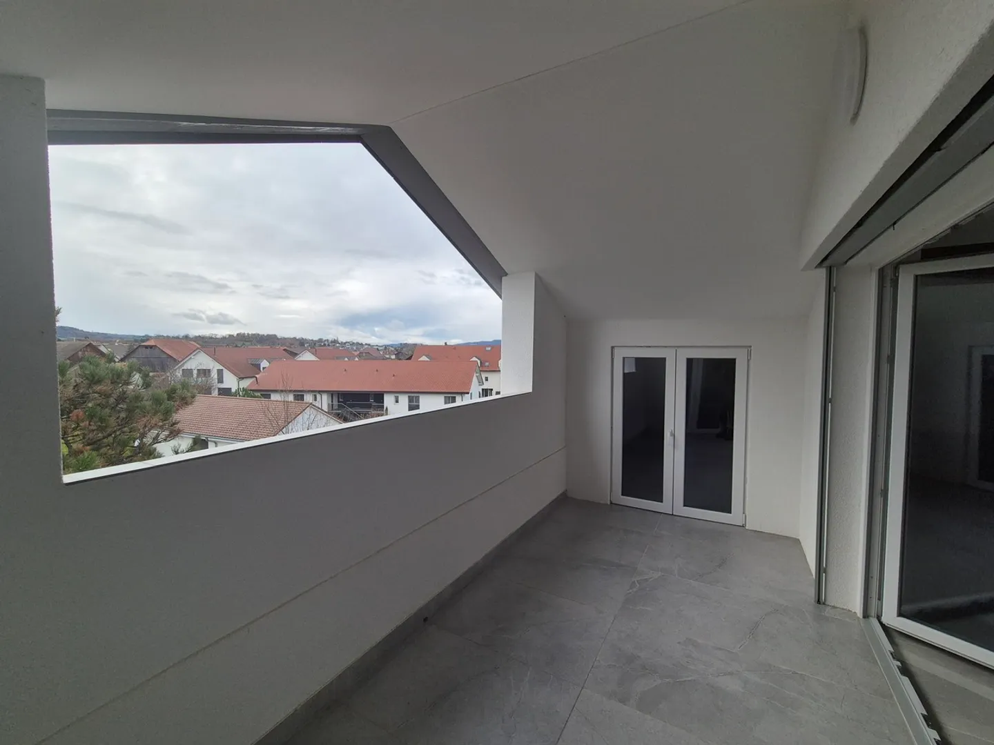 Modern Loft with Balcony View - Photo 7 of 9