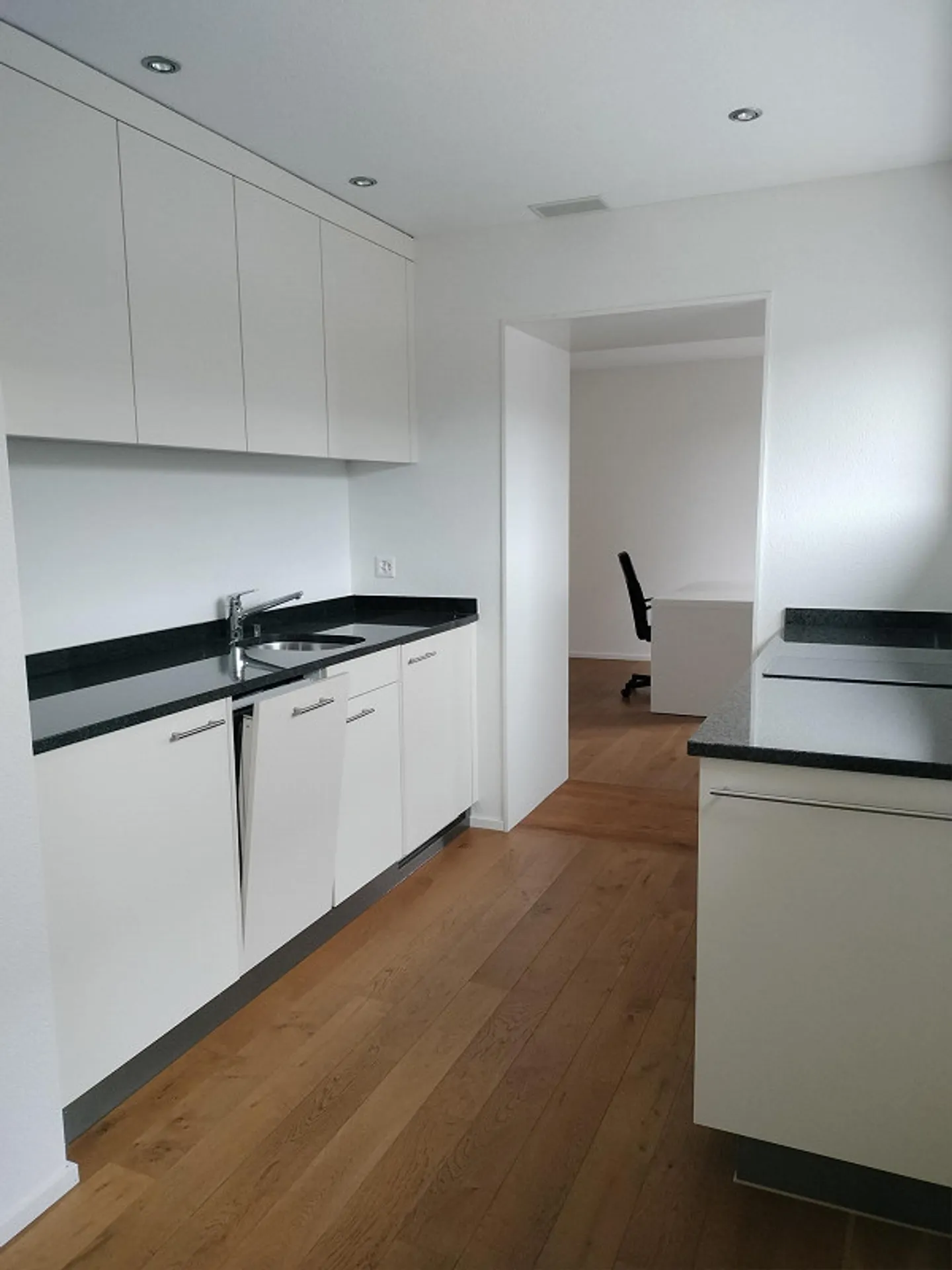 Appartamento parzialmente arredato nel quartiere di Lorzen - Foto 1 di 10