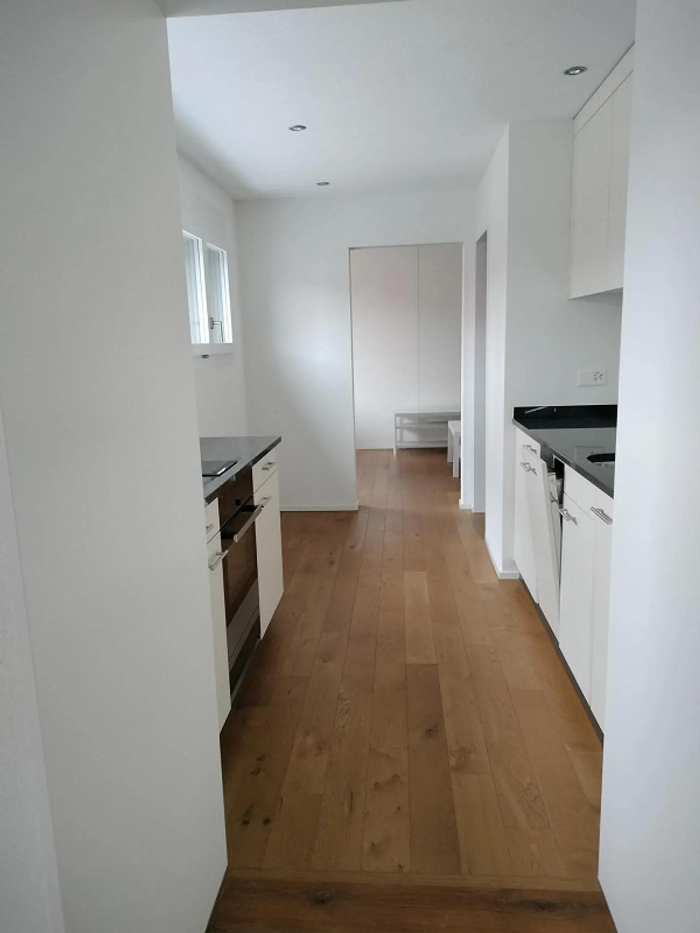 Appartamento parzialmente arredato nel quartiere di Lorzen - Foto 2 di 10