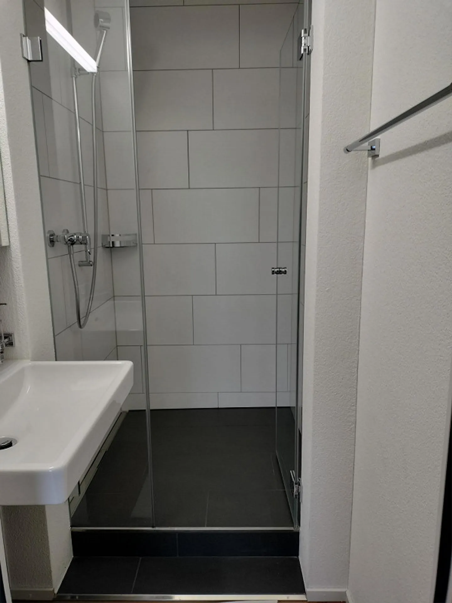 Appartamento parzialmente arredato nel quartiere di Lorzen - Foto 3 di 10