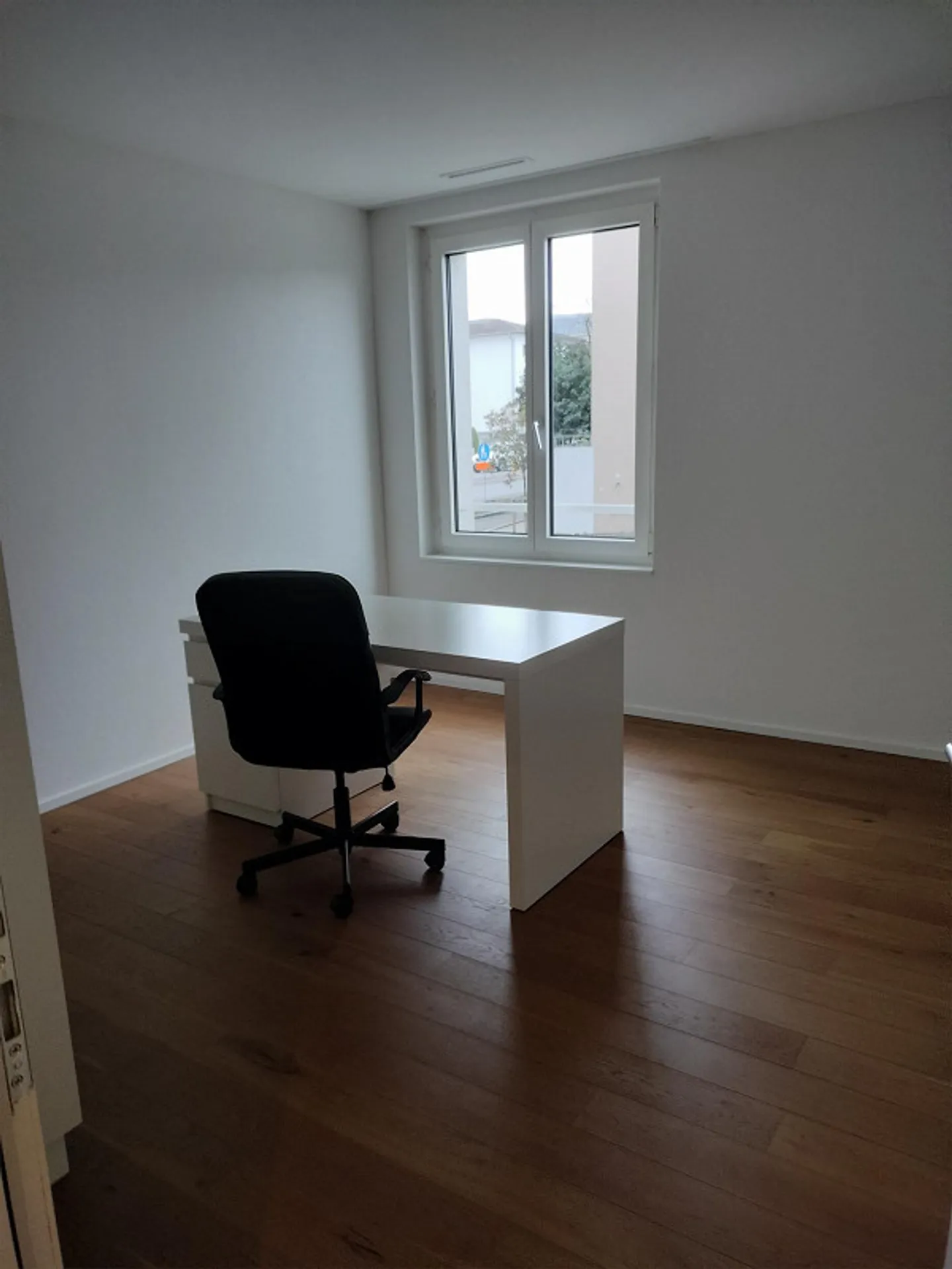 Appartamento parzialmente arredato nel quartiere di Lorzen - Foto 6 di 10