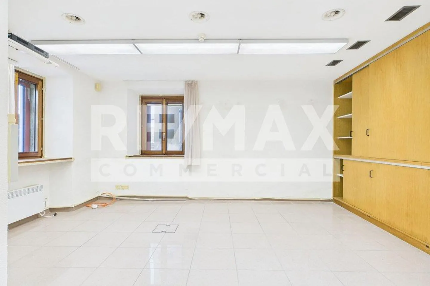 Lokale Gewerbeeinheit in zentraler Lage - Photo 3 of 8