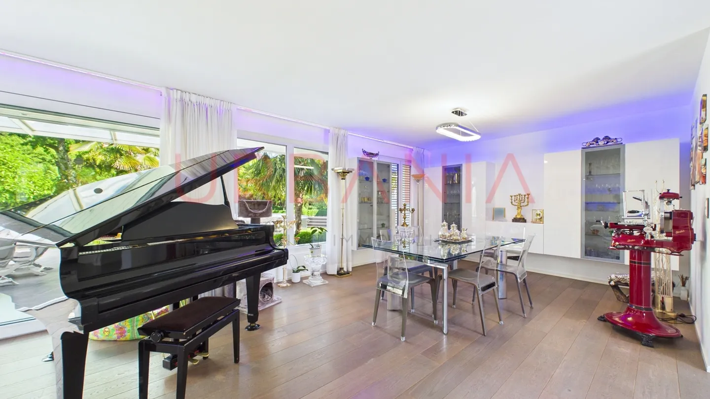 Villa rénovée avec piscine - Photo 3 sur 12