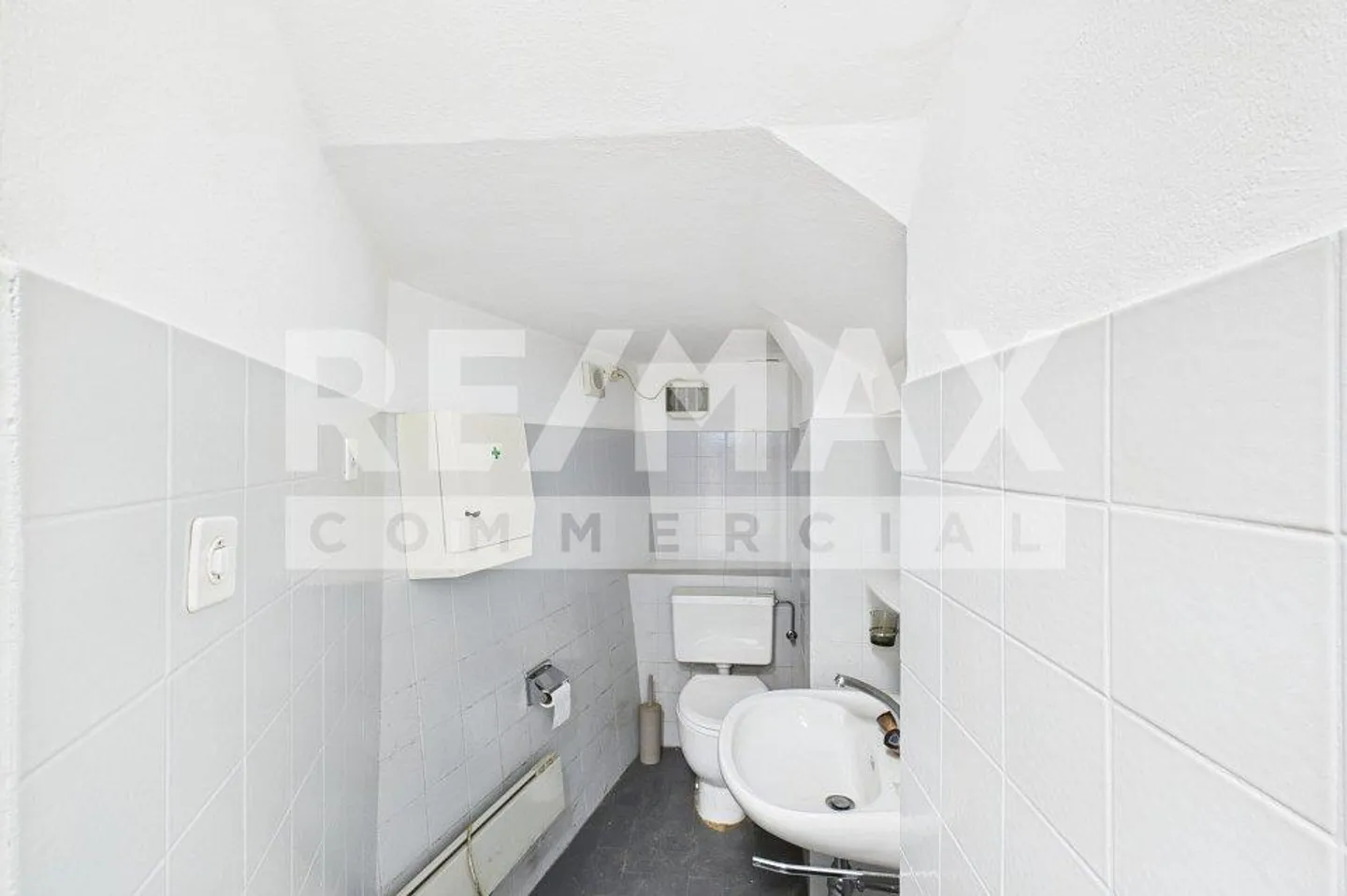 Lokale Gewerbeeinheit in zentraler Lage - Photo 7 of 8