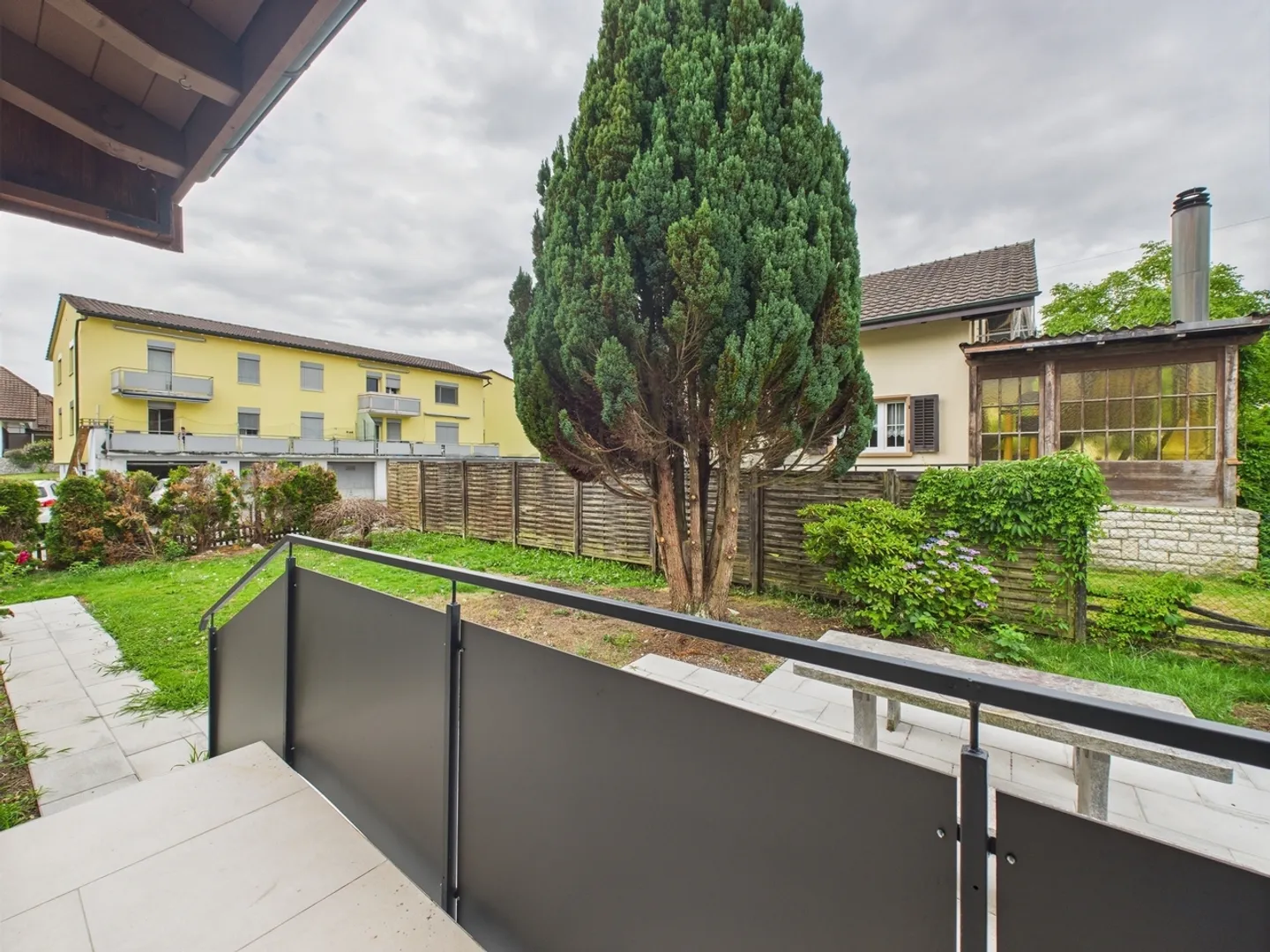 Casa unifamiliare modernizzata con fascino e grande giardino a Hunzenschwil - Foto 7 di 9