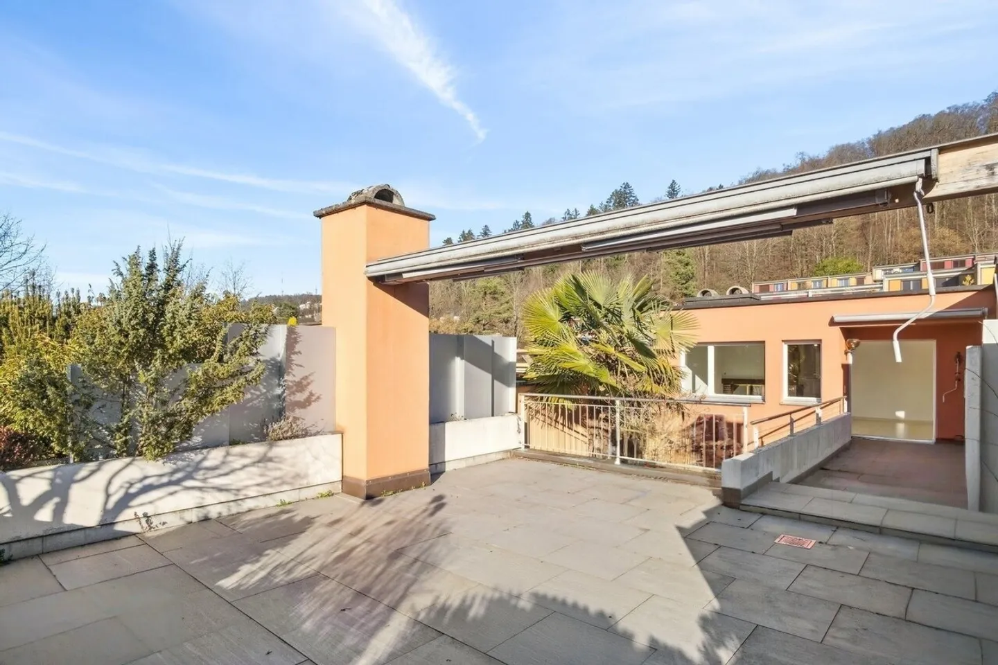 Idylle résidentielle familiale avec jardin, terrasse et charme - Photo 2 sur 7