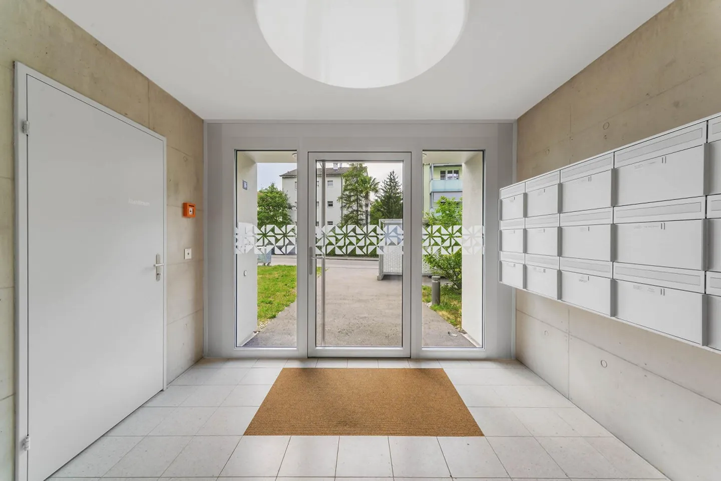 Appartamento luminoso in posizione centrale - Foto 3 di 11