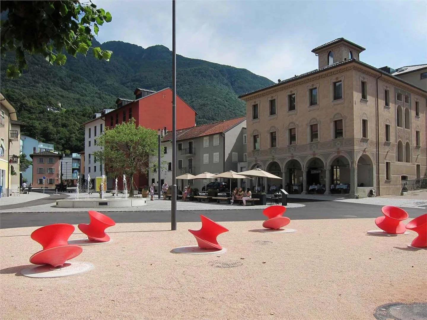 Real estate opportunity in the center of Giubiasco - Photo 4 of 13