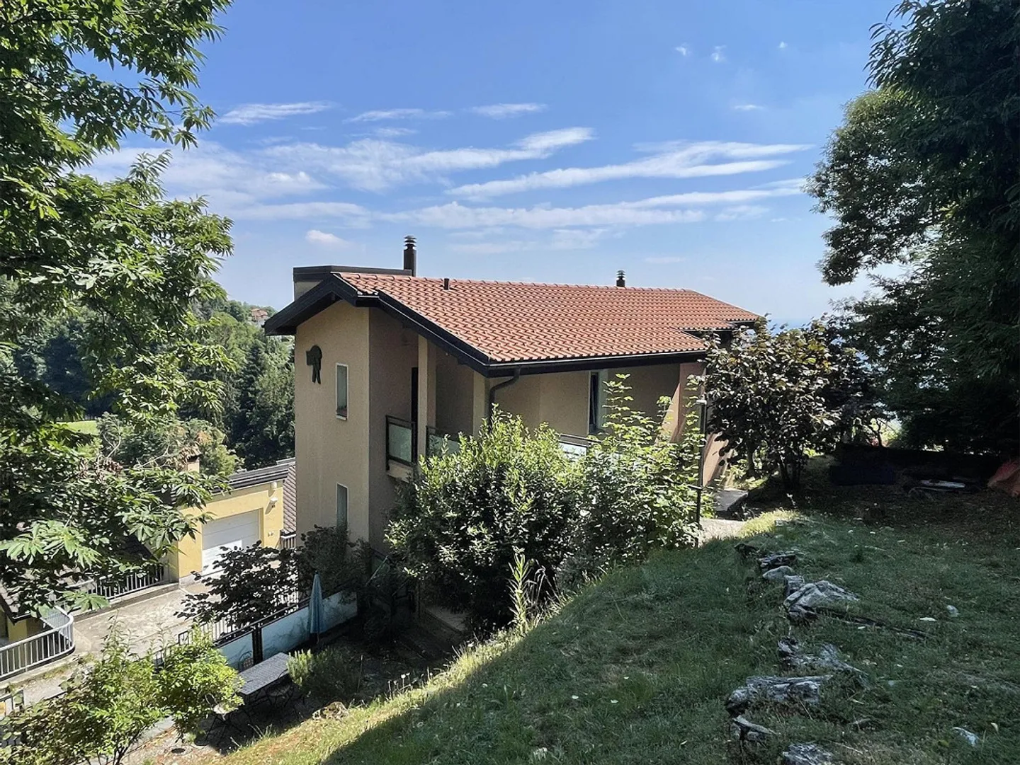 SCHÖNES EINFAMILIENHAUS IN PANORAMISCHER LAGE - Foto 2 von 13