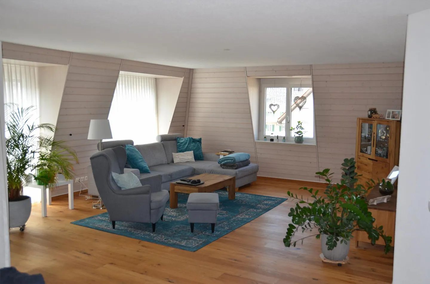 Ampio appartamento di 4,5 stanze nel centro del villaggio - Foto 1 di 8