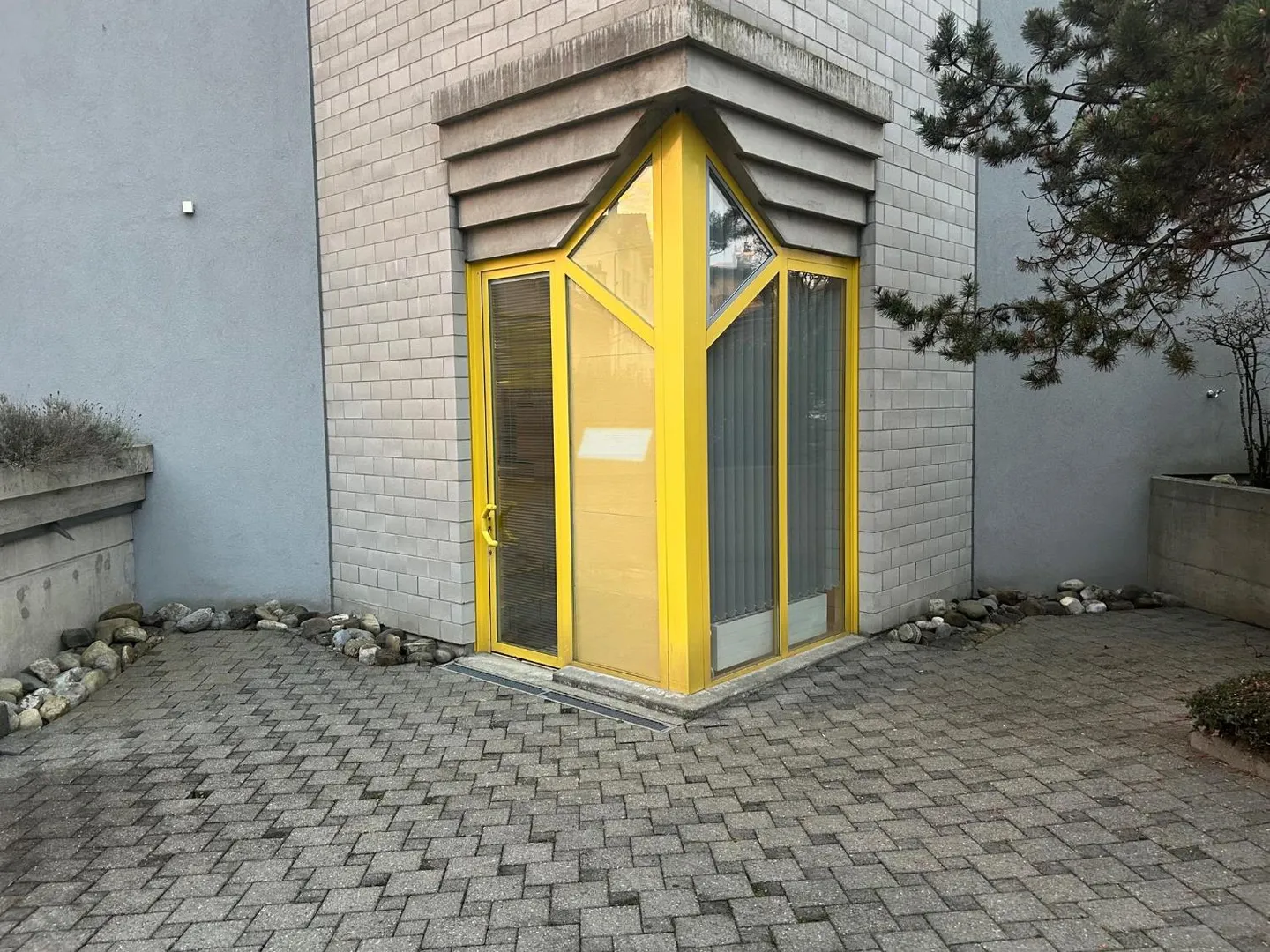 Chernex - Ufficio / Area Benessere / Salone di Bellezza - 32m2 - Foto 1 di 3