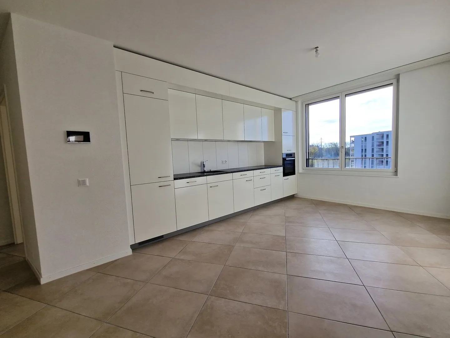 Schönes möbliertes 4.5-Zimmer-Apartment im 2. Stock - Foto 2 von 6
